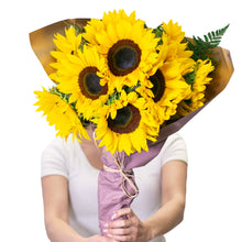 Cargar imagen en el visor de la galería, Ramo de 10 Girasoles
